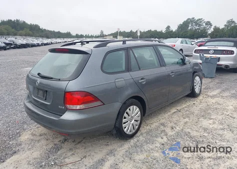 2013 Volkswagen Jetta Sportwagen 2.5L S z USA, uszkodzony, nr VIN 3VWPP7AJ1DM660199